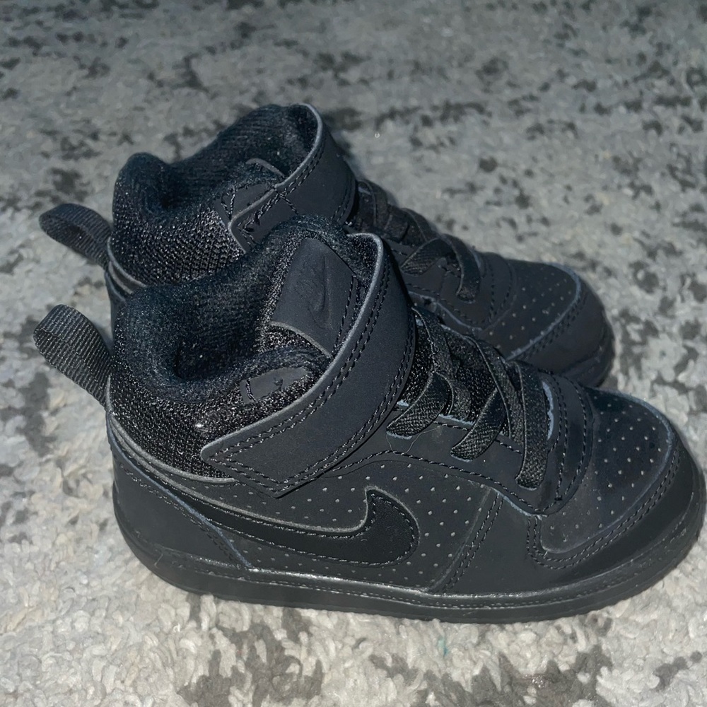 Mono black Nike toddler 7c shoes